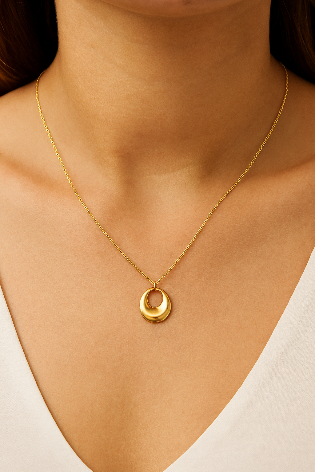Solace Pendant Necklace Gold