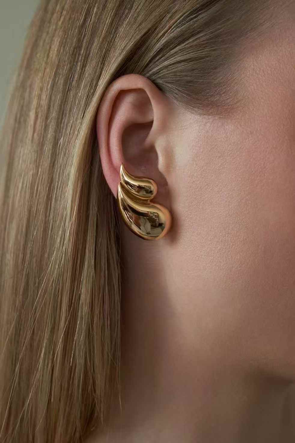 Ember Curve Studs Gold
