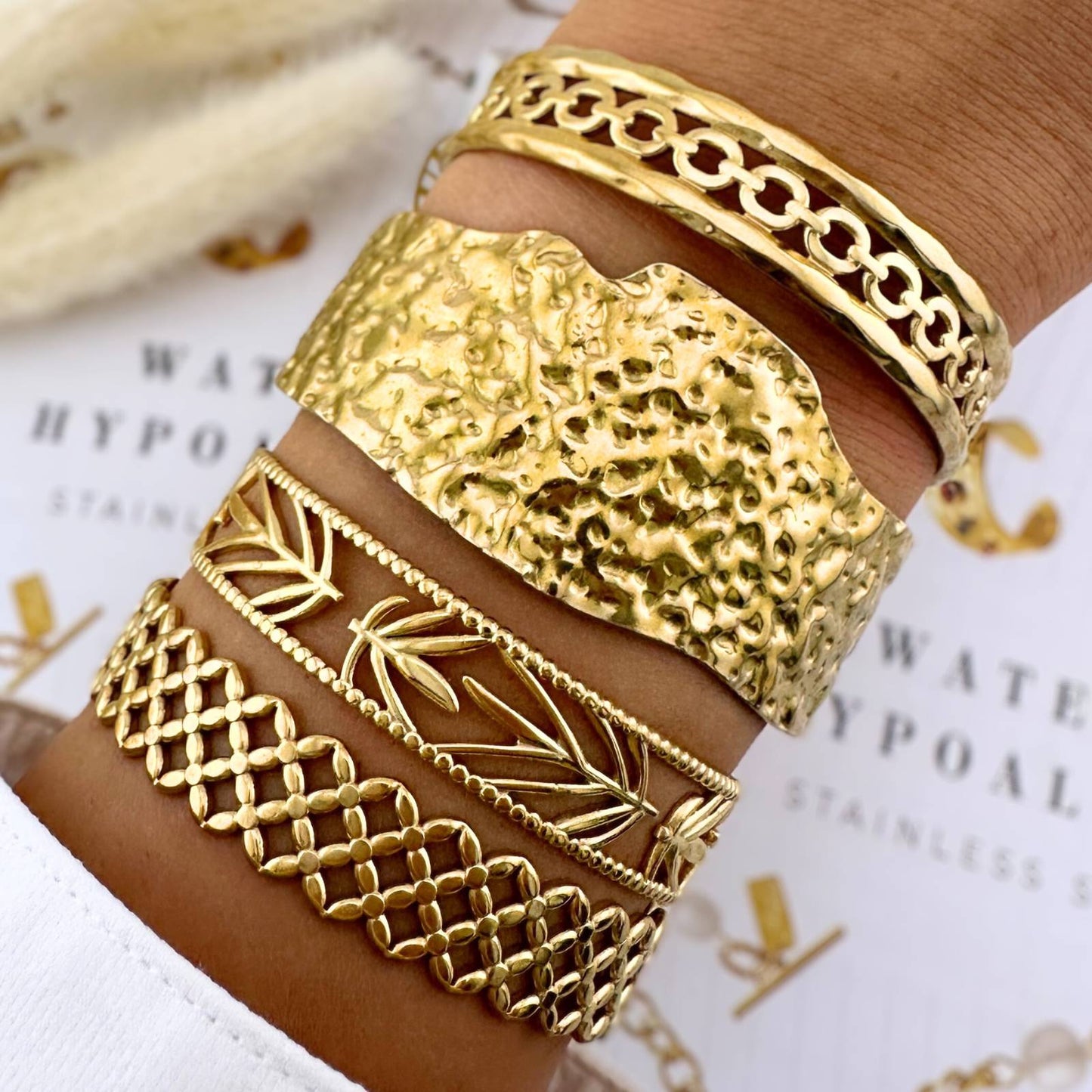 Vega Cuff Gold