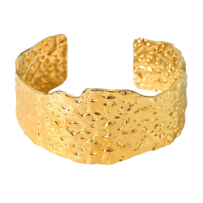 Vega Cuff Gold